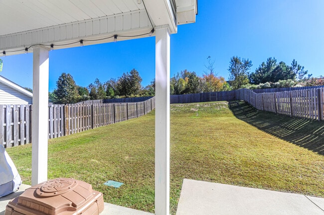 Building Photo - 550 Jensen Ln