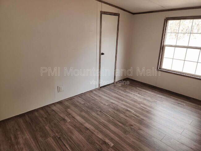 Building Photo - 17 Misty Mountain Way