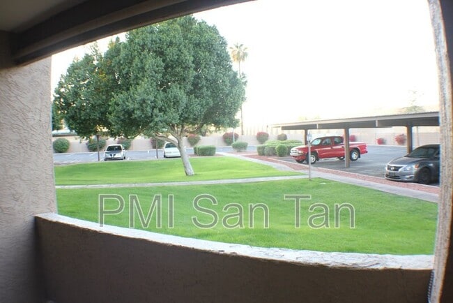 Building Photo - 2146 W Isabella Ave