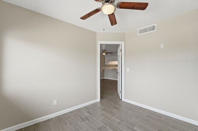 Building Photo - Central Phoenix Gem! Private Patio, Gated, Pool + Underground Parking