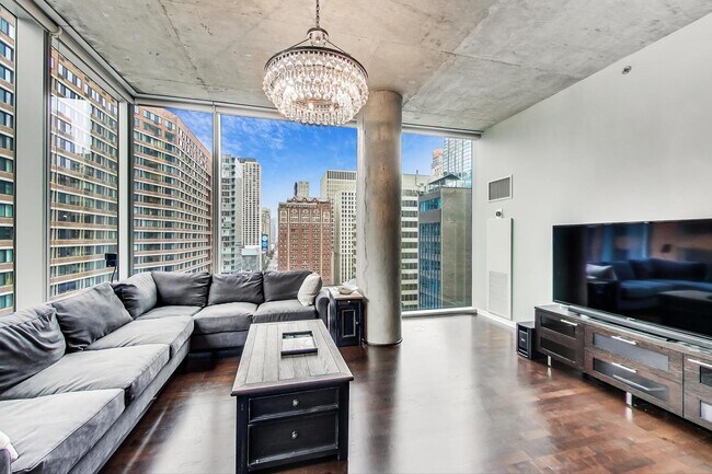 Building Photo - 600 N Fairbanks Ct