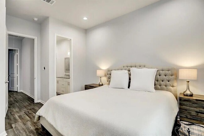 Building Photo - 4906 Paradigm Ln