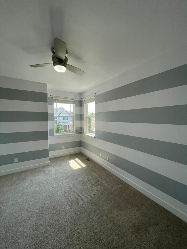 Building Photo - 13904 North Pointe Cir