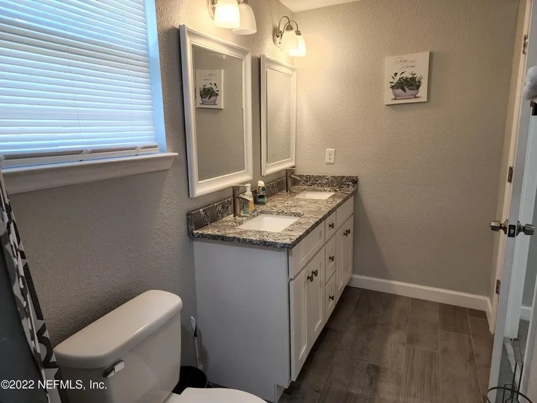 On suite BR - 2543 Lewis St