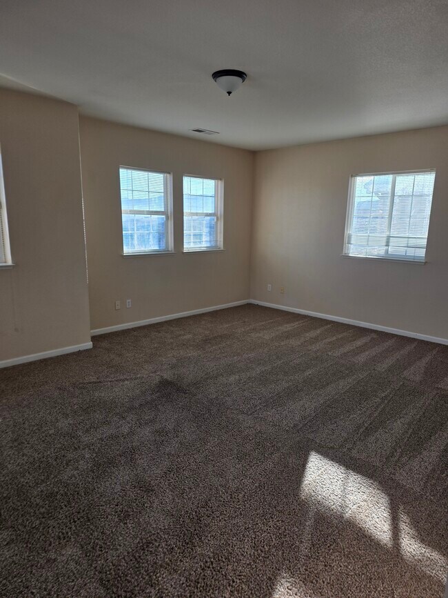 Building Photo - 7121 Crest Hill Dr