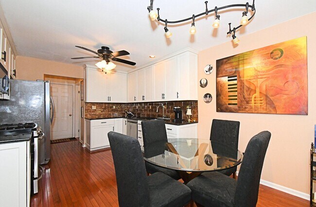 Building Photo - 187 Pinecrest Ln