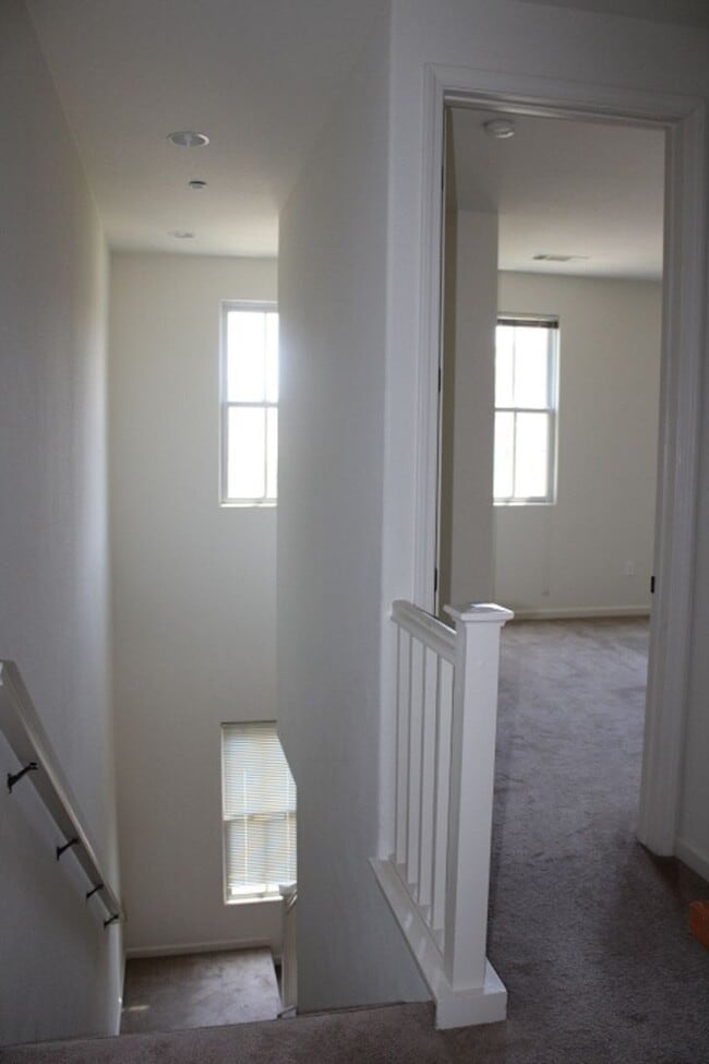 Building Photo - 2027 Tsushima St