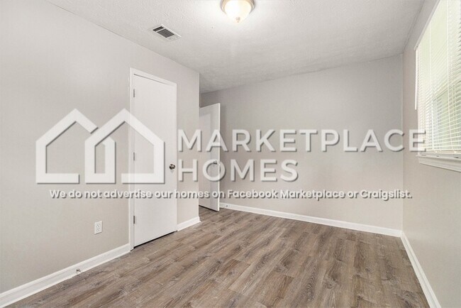 Building Photo - 3004 Twelve Oaks Cir