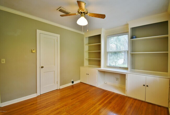 Building Photo - 2929 Arapahoe Ave