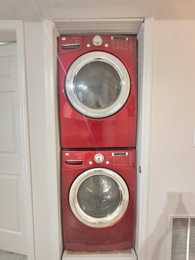 Building Photo - 197 VAN HORNE St