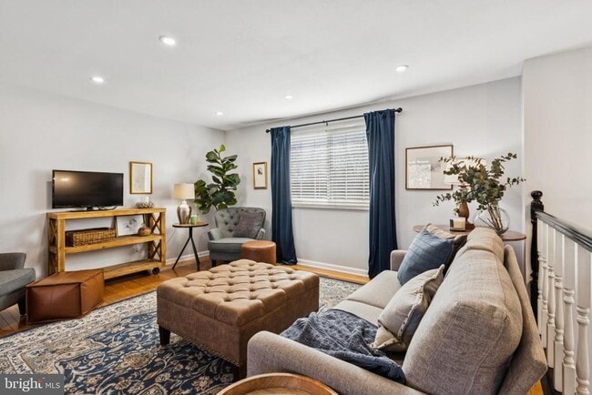 Building Photo - 5068 Macnamara Dr