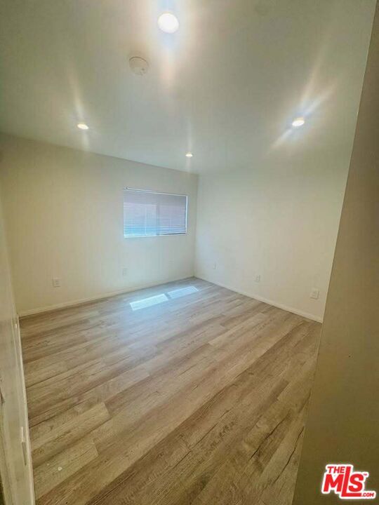 Building Photo - 231 E 85th St