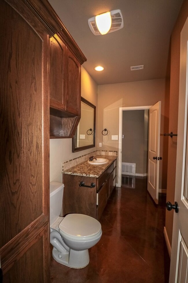 Building Photo - 4 Bedroom Single Family Home:  Move in Special: