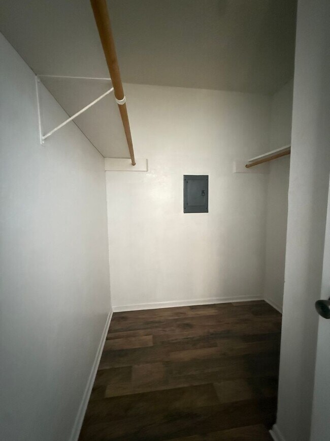 Building Photo - Bundrant Apartments