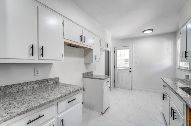 Building Photo - Bright, Comfortable 3BR/2BA Home in East Memphis — 1,400 Sq Ft!