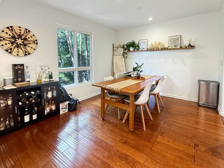 Building Photo - 1262 S Barrington Ave