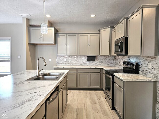 Building Photo - 7252 Lockford Walk N