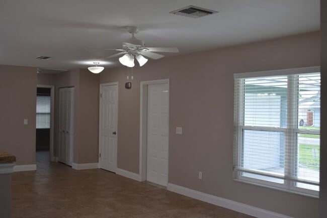 Building Photo - 826 Palama Way