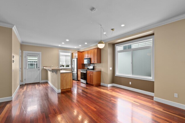 Building Photo - 3Bd/2.5Ba Seattle Home