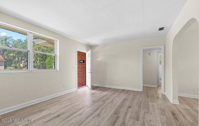 Building Photo - 7115 Lucky Dr E