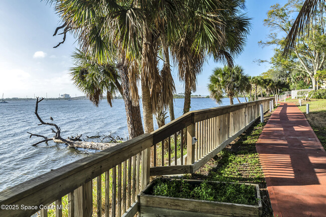 Building Photo - 225 S Tropical Trail