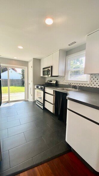 Building Photo - 450 S Fulton Ave