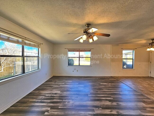 Building Photo - 924 Cowell St