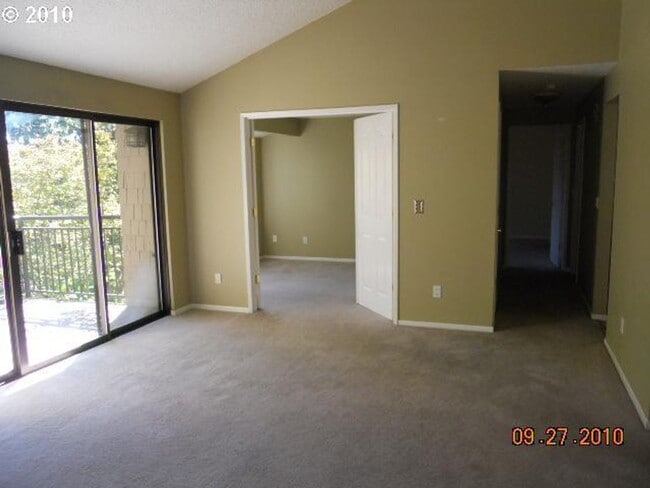 Building Photo - 44 Crestfield Ct
