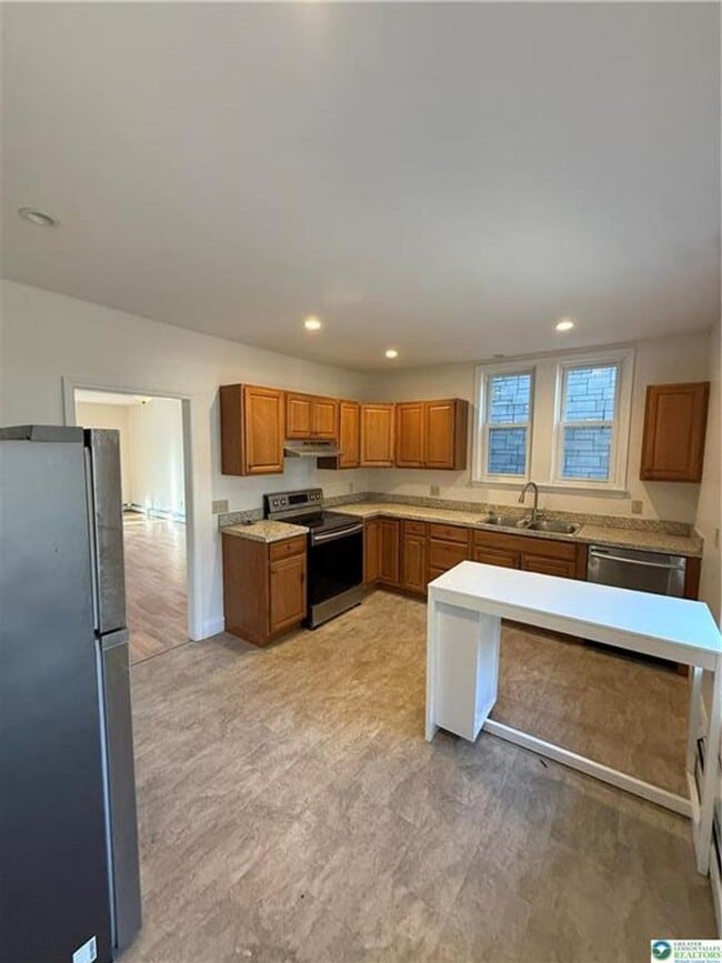 Building Photo - 3 bedroom 1 bathroom