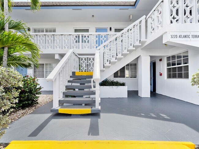 Building Photo - 3220 NE 10th St