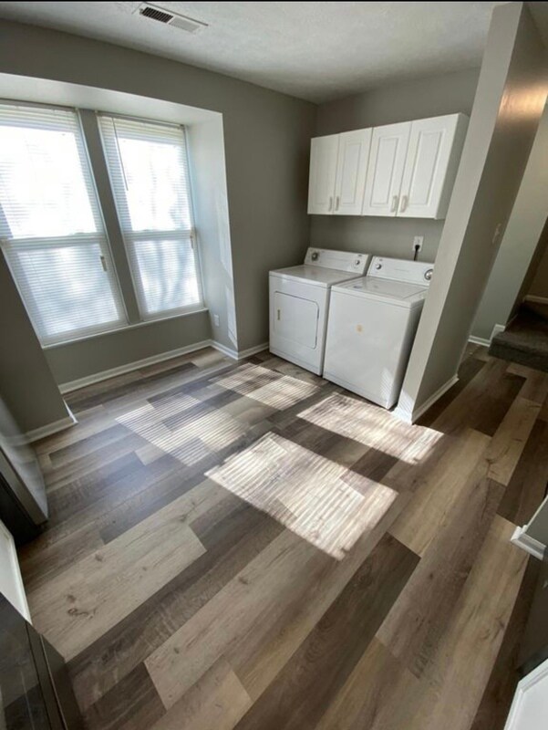 Building Photo - 8400 Brigadoon Ct