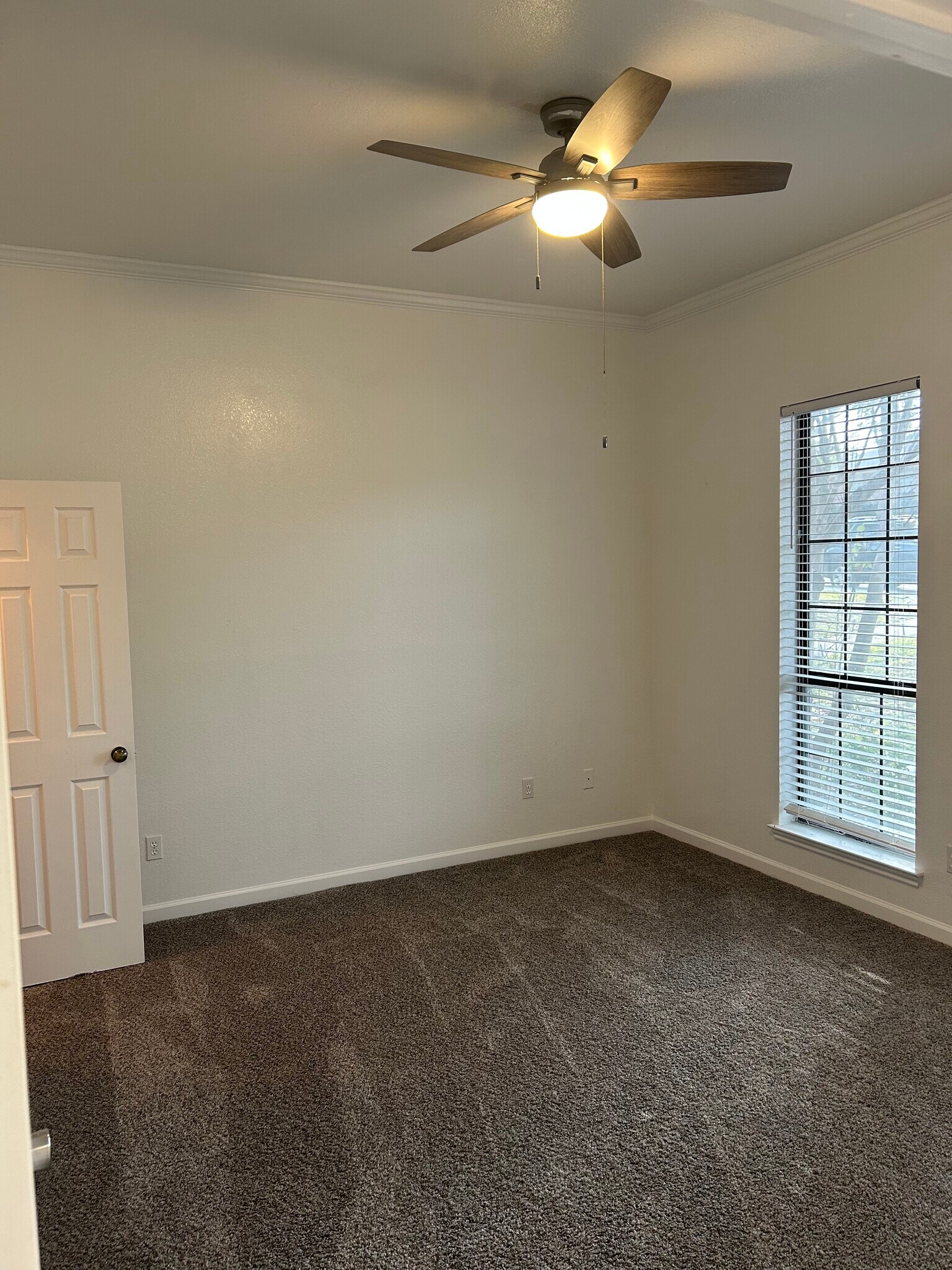 Building Photo - 801 Summit Dr