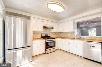 Building Photo - 6022 Phlox Ct