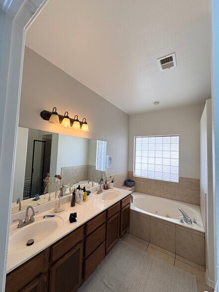 Main Bedroom bathroom - 3119 Sunny Prairie Dr