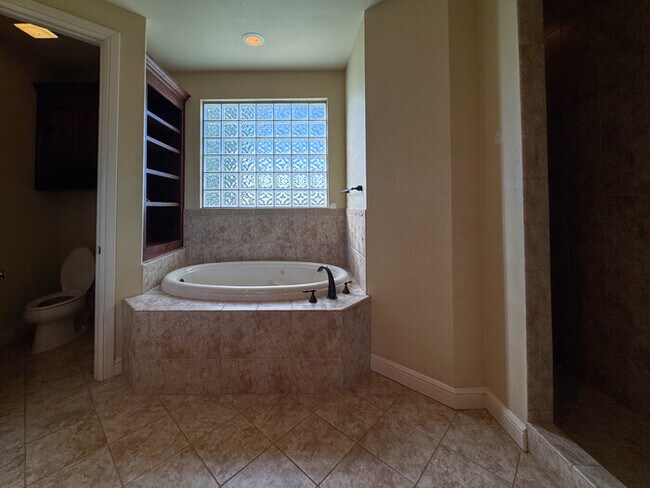 Building Photo - 1559 E Blackjack Rd E