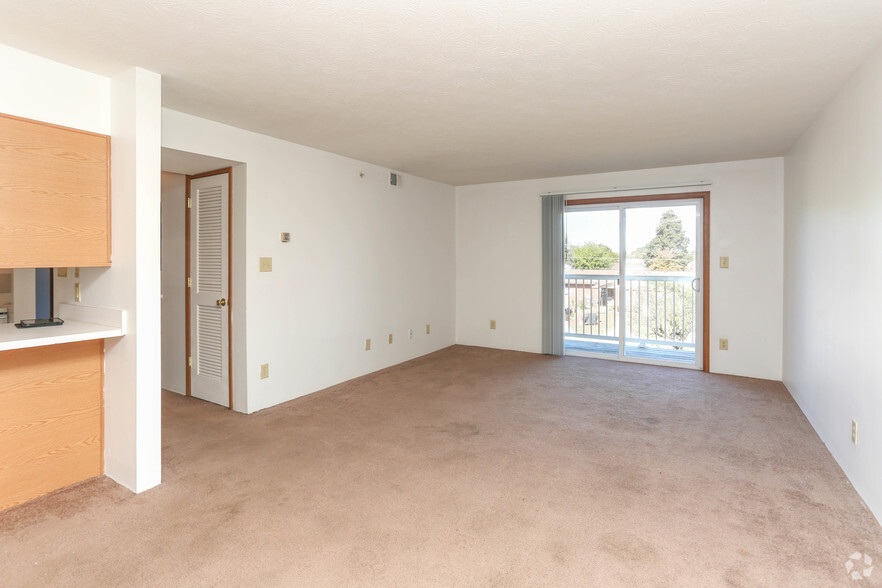 2BR, 1BA - 960 SF - Living Room - Fry Estates Apartments