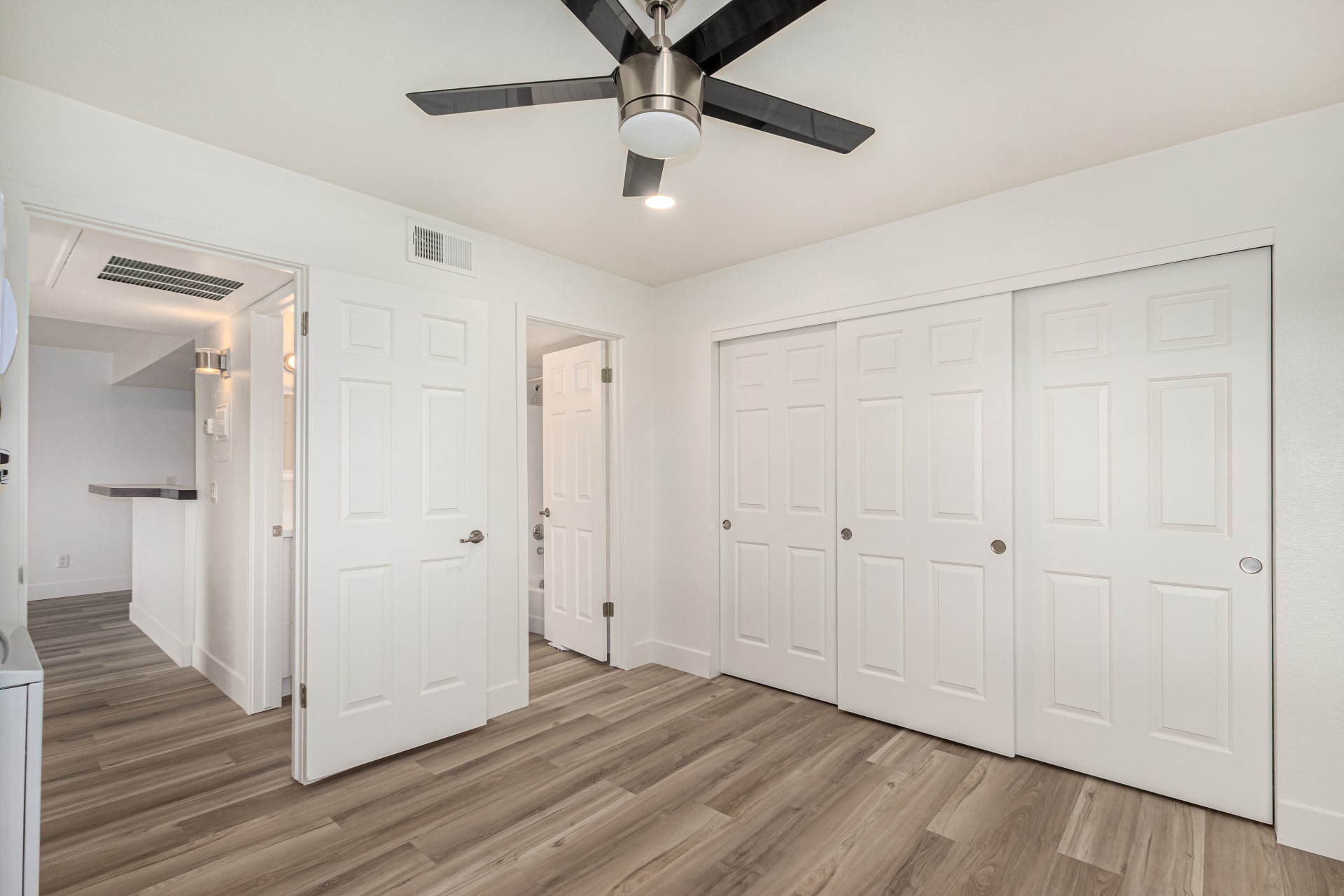 2nd bedroom 2 leading to 2nd bathroom - 1720 E Thunderbird Rd