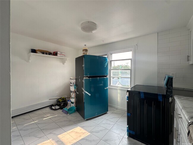 Building Photo - 1322 Commodore Rd