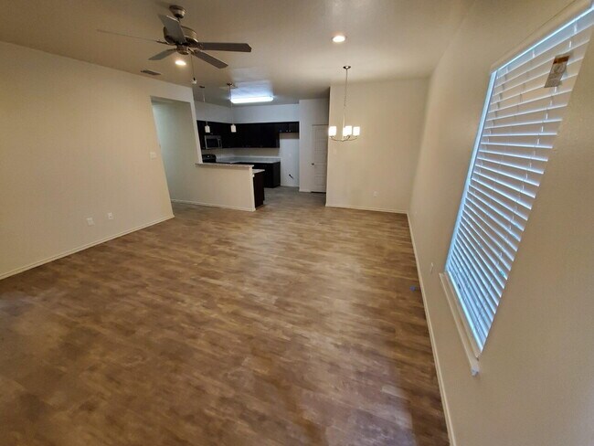 Building Photo - 6, 9 or 12 month Lease! Cooper Schools/ So...