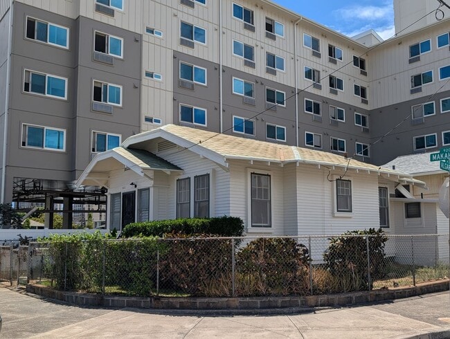 Primary Photo - Centrally located 2 Bed, 1.5 Bath house in...