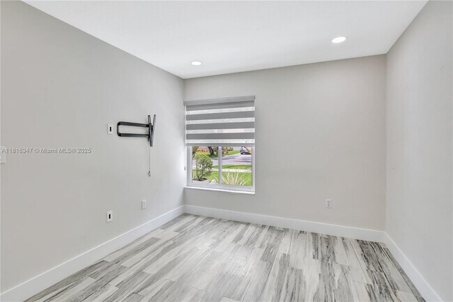 Building Photo - 13440 SW 17th Ct