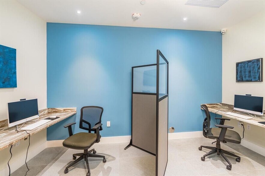 Building Photo - 5961 SW 68th St