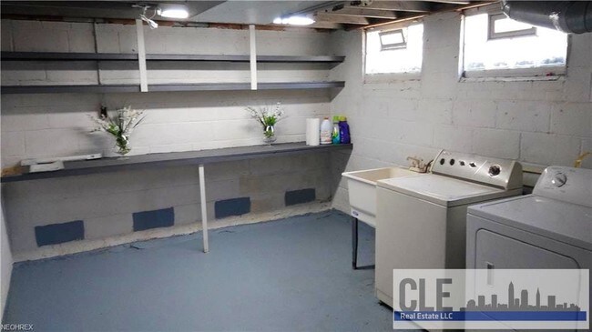 Building Photo - 3853 W 116th St