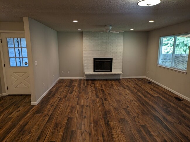 Building Photo - 6009 16th Ave SE