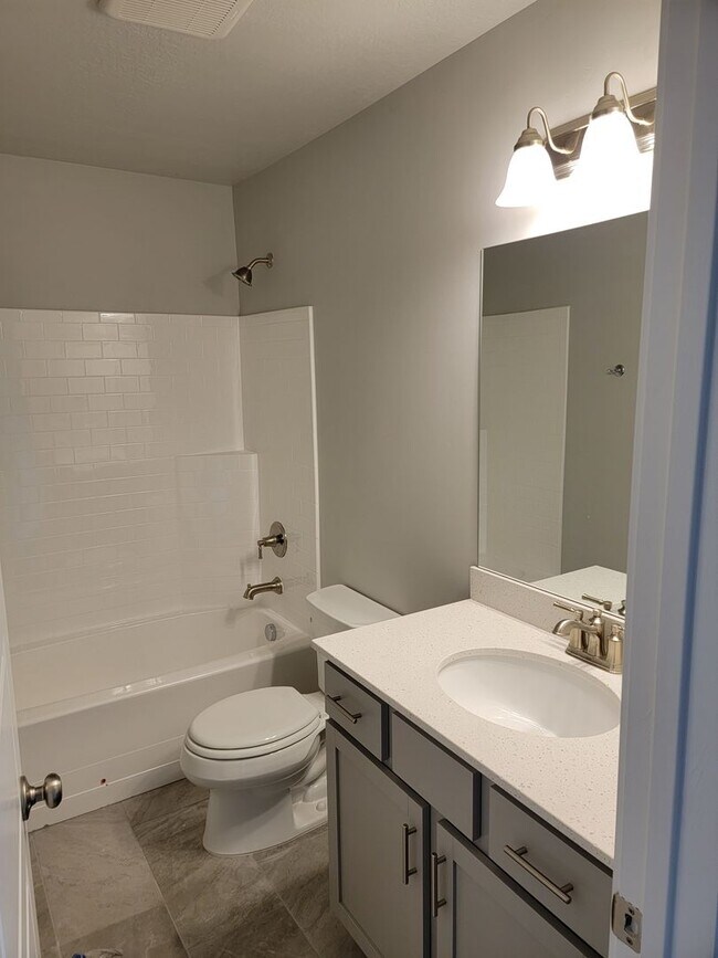 Building Photo - Stunning Townhomes!