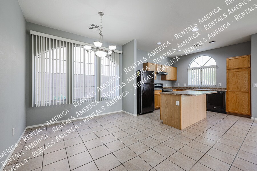 Building Photo - 3672 E Sundance Ave