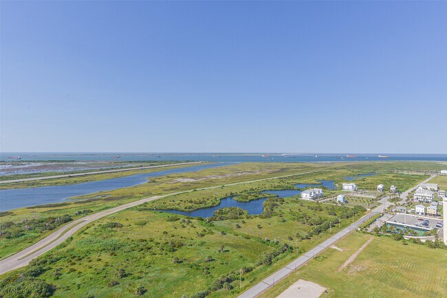 Building Photo - 801 E Beach Dr