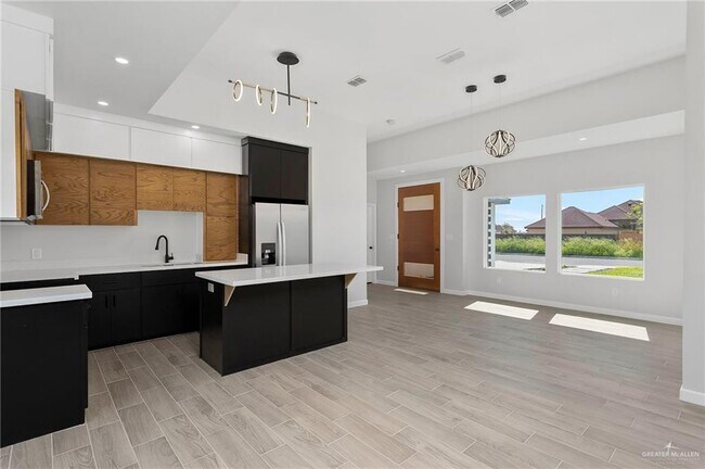 Building Photo - 13 San Pascual St