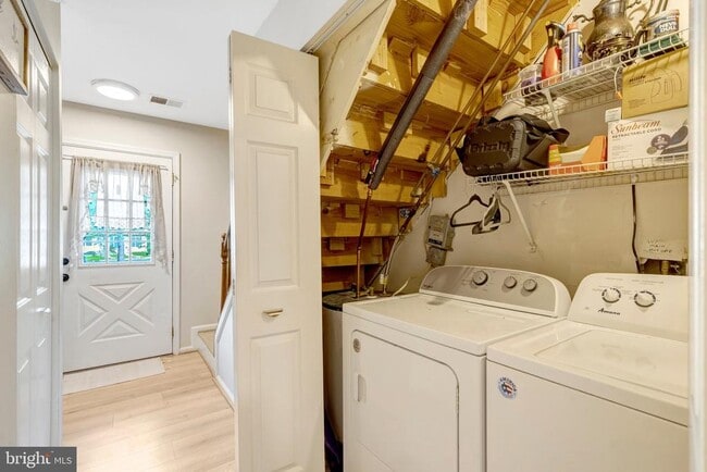 Building Photo - 14831 Basingstoke Loop