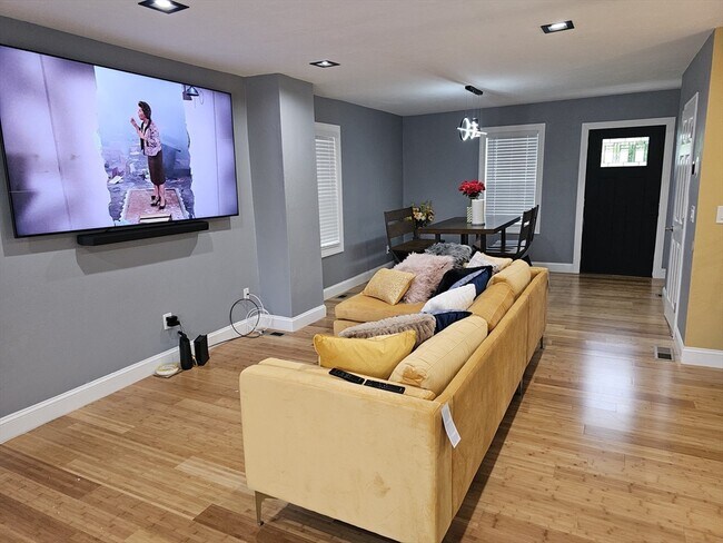 Building Photo - 5 Scrimgeour Rd
